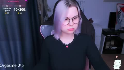 Kira online show from April 3, 6:06 pm