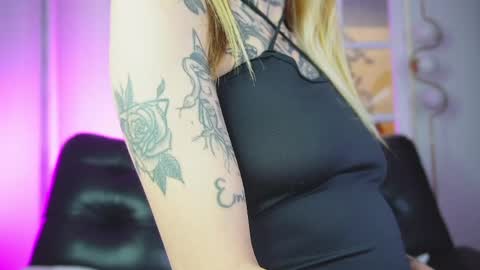 miss___angel online show from April 2, 1:41 pm