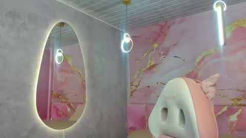 miss__luna_ online show from September 23, 10:35 am