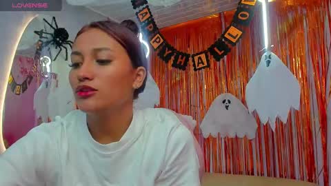 miss__luna_ online show from October 8, 11:25 am