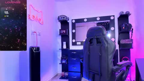 Miss Kittyn online show from November 23, 1:30 am