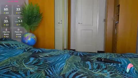 Laura online show from November 19, 10:15 am