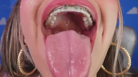 miss_lucyla online show from March 28, 11:21 am