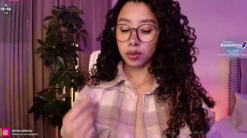 Amy Olivera online show from September 24, 1:10 pm