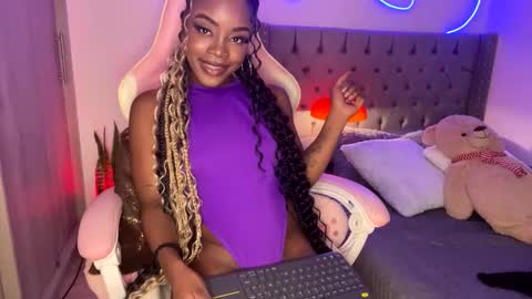 Tay Tay Independent Model   online show from December 14, 7:51 am