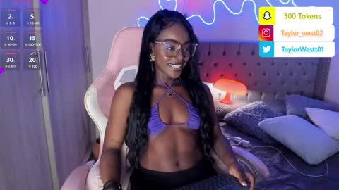 Tay Tay Independent Model   online show from January 25, 8:10 am