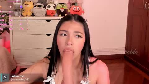 Snapshot of missesmeralda chatting on October 16, 10:12 pm Julieta Arboleda but i like call me esme online show from October 16, 10:12 pm