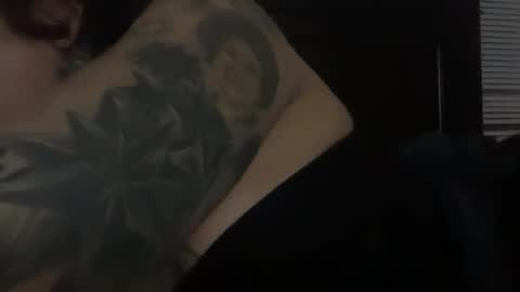 misshoneybadger333 online show from January 18, 11:06 am