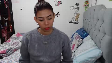 Snapshot of misskarol18 chatting on January 18, 2:44 pm misskarol18 online show from January 18, 2:44 pm