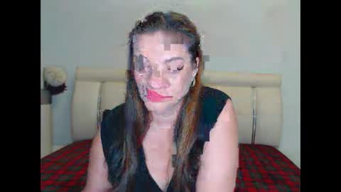 Khloe online show from December 20, 9:08 pm