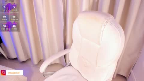 i am lyn online show from November 17, 2:45 am