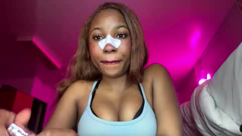 missmarimac online show from March 7, 3:46 am