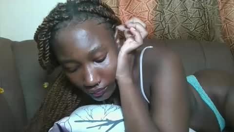 pretty gal online show from November 12, 8:01 am