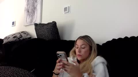 Alyssa online show from May 6, 3:16 pm