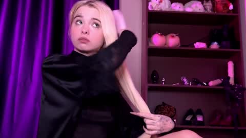 Misss Lola Angel online show from January 6, 1:52 pm