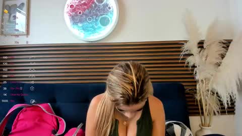 missvalery1 online show from December 4, 8:18 pm