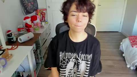 V Nessa online show from November 30, 8:35 pm