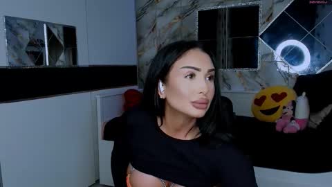 Snapshot of mistress_meryem chatting on October 18, 12:03 am mistress_meryem online show from October 18, 12:03 am