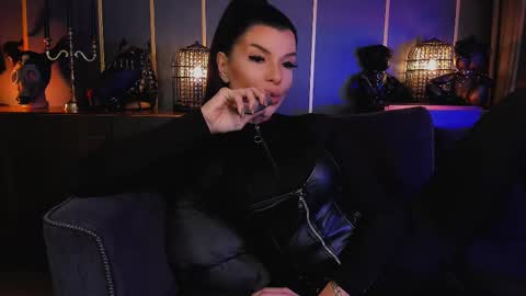 Elenia online show from February 10, 10:20 am