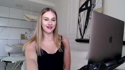 mistressuniverse online show from April 10, 4:46 pm