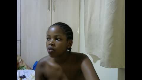 Snapshot of misty_shee chatting on February 12, 2:33 pm misty_shee online show from February 12, 2:33 pm