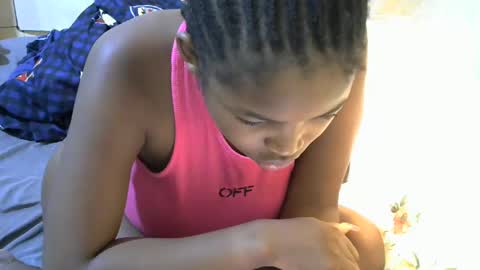 Snapshot of misty_shee chatting on February 25, 6:58 am misty_shee online show from February 25, 6:58 am