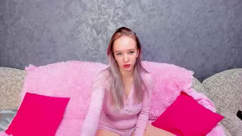 Snapshot of miu_mia chatting on October 13, 2:25 am Mia online show from October 13, 2:25 am