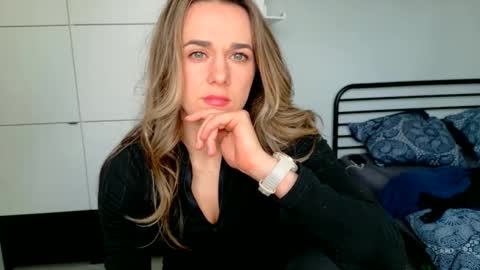 mmminnie online show from March 26, 11:01 am