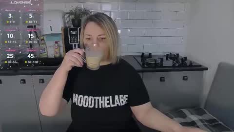 erika online show from April 17, 8:27 am