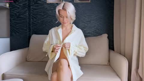 Molly online show from April 19, 6:02 am