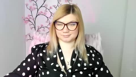 Molly online show from April 18, 11:35 am