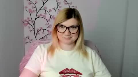 Molly online show from May 8, 11:35 am