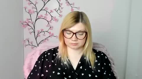 Molly online show from May 11, 2:45 pm