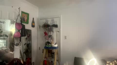 Snapshot of molly_theslut chatting on February 4, 6:17 pm molly_theslut online show from February 4, 6:17 pm