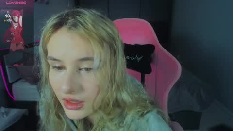 molly_toads online show from December 20, 11:10 am