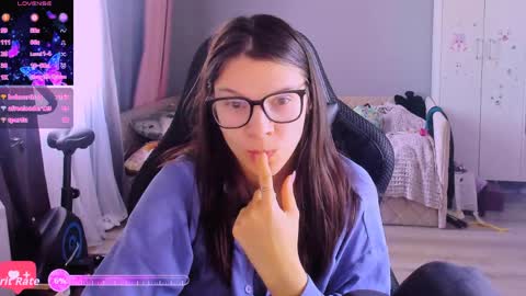  KIRA  online show from April 9, 2:14 am