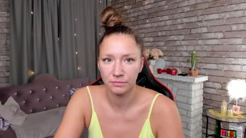 hi im Molly heregreat boobs big heart  warm pussy  online show from March 31, 12:21 am