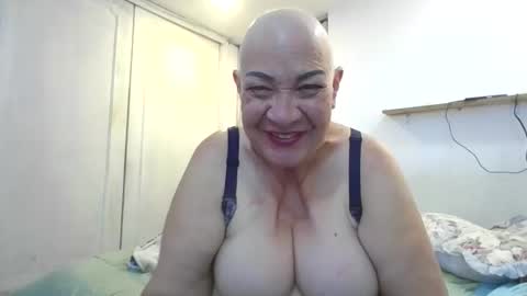 Snapshot of mom_is_wet chatting on September 13, 4:20 am nativa online show from September 13, 4:20 am