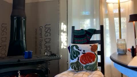 Mia  online show from October 24, 1:29 pm