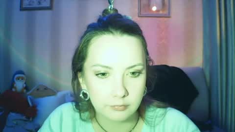 moodiemira online show from April 8, 6:32 pm