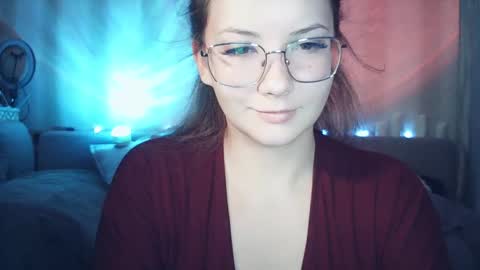 moodiemira online show from February 28, 7:46 pm