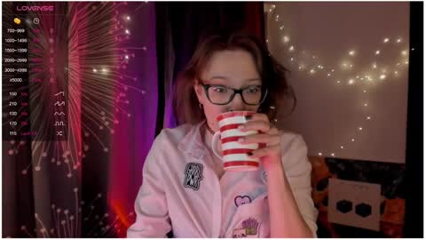 Snapshot of moon__girl chatting on December 5, 7:28 pm Roxy online show from December 5, 7:28 pm