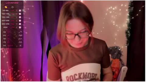 Snapshot of moon__girl chatting on December 23, 9:40 pm Roxy online show from December 23, 9:40 pm