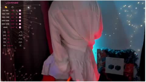 Snapshot of moon__girl chatting on December 27, 8:07 pm Roxy online show from December 27, 8:07 pm