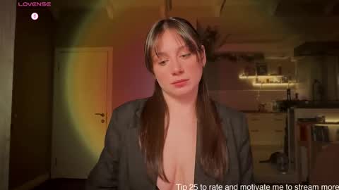 Luna  online show from February 21, 7:03 pm