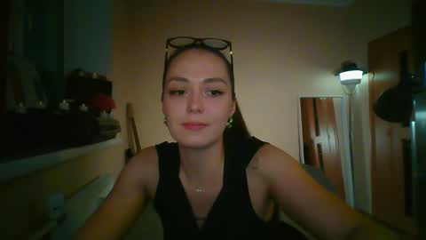 moona online show from January 7, 2:41 pm