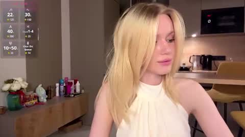 moonavellle_ online show from June 14, 2:24 am