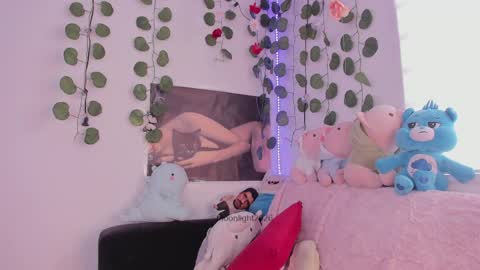 moonliight__ online show from April 14, 5:13 pm