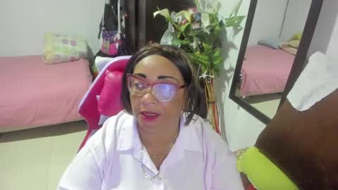 Snapshot of mrs_mommy chatting on January 6, 6:52 pm mrs_mommy online show from January 6, 6:52 pm