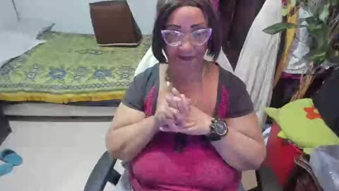 Snapshot of mrs_mommy chatting on February 18, 6:49 pm mrs_mommy online show from February 18, 6:49 pm